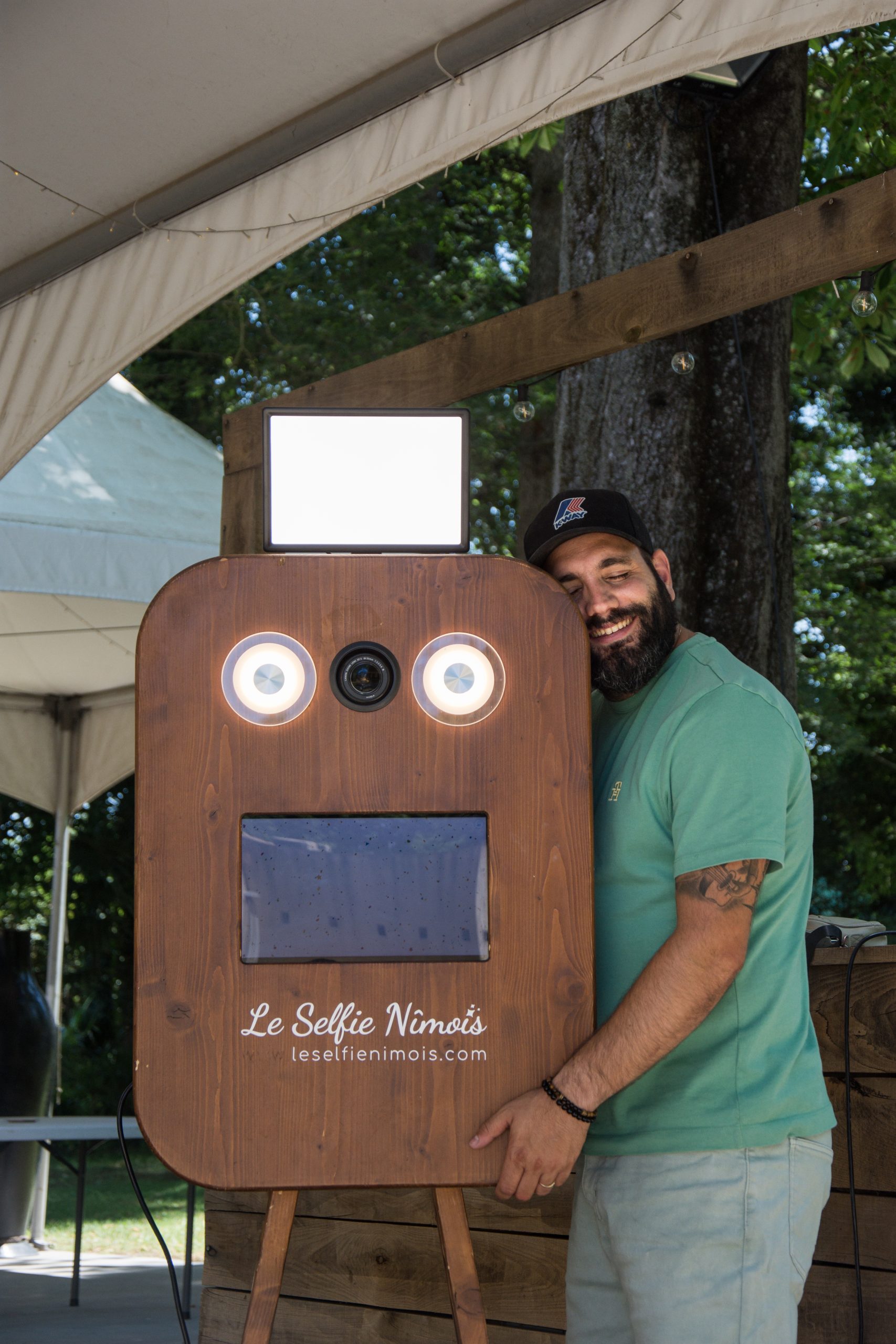L’authenticité locale : pourquoi nos photobooths sont fièrement fabriqués à Nîmes ?